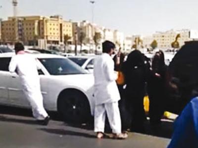"متحرشو الظهران": الفتيات كنّ مخمورات وهنّ من تحرش بنا، والمحكمة تحكم ب60 جلدة لكل منهم في نفس المكان