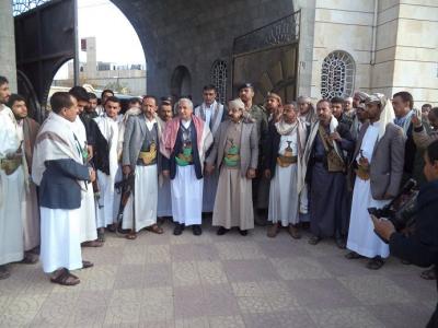 وزير الداخلية يعتذر للنائب الحميري عما تعرض له من قبل جنود من الأمن الخاص