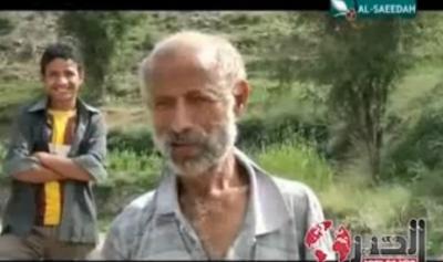 يمني يأكل الثعابين والعقارب السامة كطعام مفضل (فيديو)