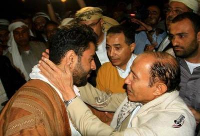 بالصور: وصول الشاب محمد منير المختطف إلى صنعاء، وقبائل مراد تعتذر عن حادثة الاختطاف