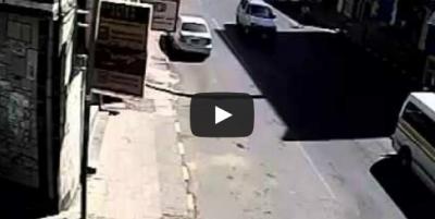 فيديو: كاميرا مراقبة تصور حادثة دهس طفل وهو يعبر الشارع في أحد شوارع العاصمة صنعاء