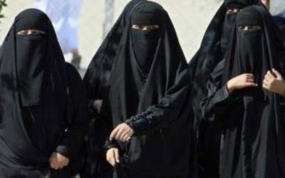 وزارة العمل: سائق لكل سعودية غير متزوجة 