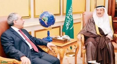 أمير جازان يبحث موضوعات مشتركة مع اليمن