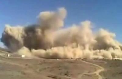 شاهد فيديو للحظه تفجير دار الحديث بكتاف وائله من قبل الحوثيين وتعالي اصوات الصرخه