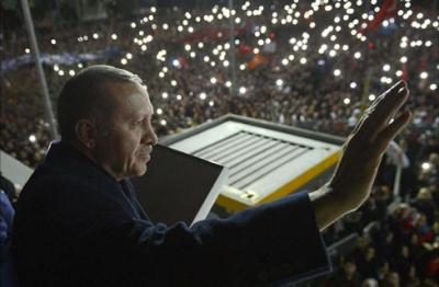 أردوغان يهاجم معارضيه ويتعهد بهزيمة الفساد