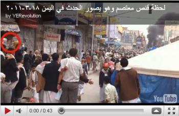 لحظة قنص معتصم وهو يصور الحدث يوم امس الجمعة 18-03-2011م 