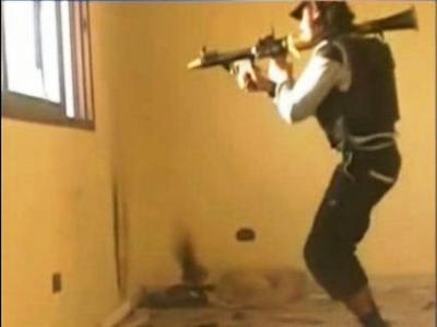 استيلاء مقاتلي الجيش السوري الحر على مقر لواء 122 لجنود الأسد في ريف دمشق