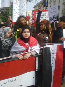 تظاهرات  لابناء اليمن امام السفارة اليمنية بلندن مطالبين باسقاط  النظام ومحاكمتة  --- بالصور