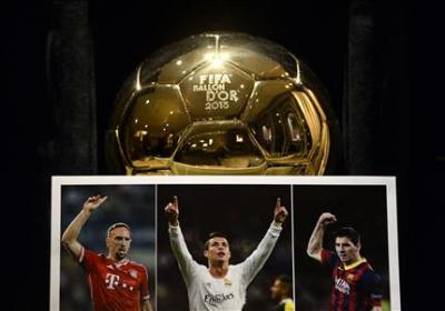في إحتفالية الدموع الفيفا تتوج ((كرم)) بجائزة الكرة الذهبية لأفضل لاعب في العالم 2013 و11 جائزة اخرى
