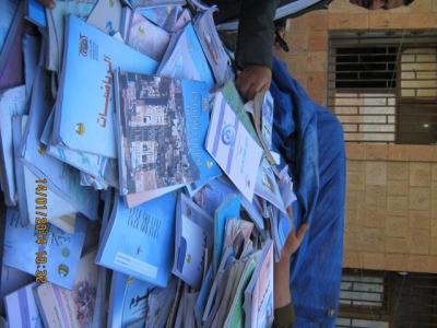 مباحث تعز تضبط مخازن للكتب المسربة وتسلمها لمكتب التربية