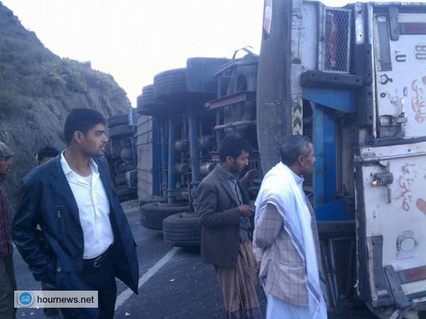 قطع خط صنعأ تعزبسبب إنقلاب قاطره (صورة)