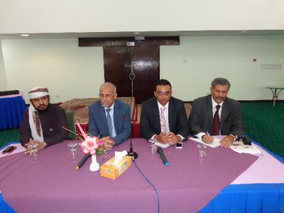 اليزيدي يلتقي العلماء بساحل حضرموت ويؤكد دورهم النبيل في نشر قيم المحبة والتسامح