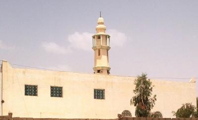 عناصر الحوثي المسلحة تداهم مسجد البقلات بصعدة وتهدد إمامه بدوس لحيته بأقدامهم إن فكر بالعودة