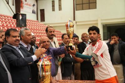 وزارة الشباب واتحاد اليد كرموا الأبطال  معافر تعز بطل يد الثالثة وأهلي صنعاء وصيفا وحسيني لحج ثالثا 