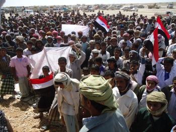 طالبوا فيها المحافظ بتقديم استقالته وموافقة شباب مديريته .. أهالي مديرية الضليعة ينضمون للثورة وينظمون مهرجانا جماهيريا  للمطالبة بالرحيل الفوري للرئيس