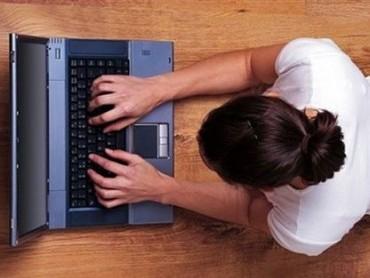 فتاة تقاضي آلاف المشاهدين لصور اغتصابها على يد عمها! 