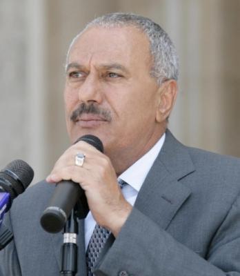 الرئيس يعلن انه مستعد لتسليم السلطة واشترط معرفته لخليفته