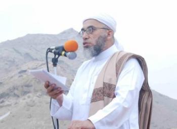الشيخ المعلم يناشد الرئيس وسائر أطراف النزاع أن يجنبوا البلاد الفتنة وعدم الإنزلاق الى ما انزلقت فيه ليبيا
