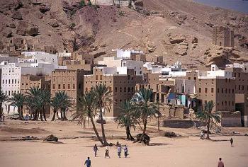 توجيهات بصرف 70 قطعة أرض في محافظة حضرموت بتوجيه من الخنبشي قيمة الواحدة 9 ملايين .. أسماء المستفيدين