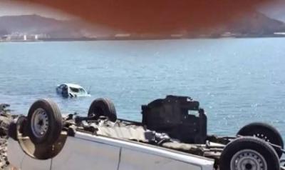 وفاة 4 طالبات في حادث مروري مروع انتهى ببحر عدن "صور"