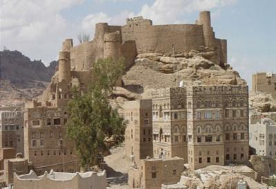 مصدر أمني: وحدات الأمن تصدت لهجوم نفذه تنظيم القاعدة على مقار أمنية وحكومية في البيضاء