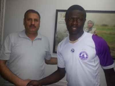 لاعب كاميروني يشهر إسلامه في أول أيامه بصفوف وحدة صنعاء
