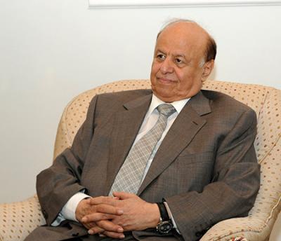 هادي يدعو قبائل بني مطر إلى حماية صنعاء ويقول: أنتم ستار واقِ لأي مغامرة تستهدف العاصمة