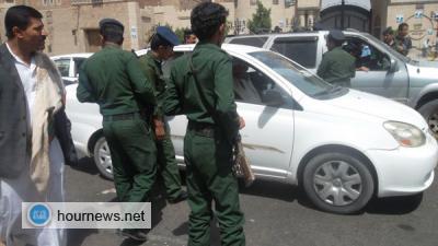 عمل بطولي لرجل أمن في صنعاء يحول دون وقوع كارثة، ويبطل قنبلة رميت على زملاءه
