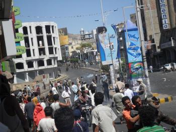 عاجل: ارتفاع عدد القتلى الى 15 شخص في محافظة تعز .. اثر تصدي قوات الأمن .. لمتظاهرين أرادوا الوصول الى القصر الجمهوري