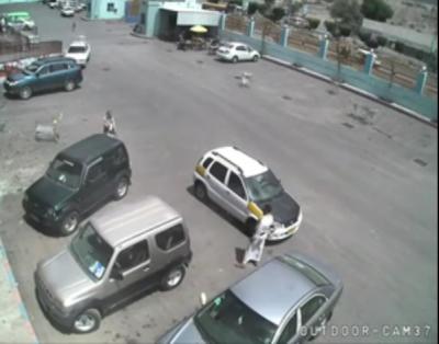 فيديو .. يظهر لصوص وهم يسرقون سيارة في تعز 