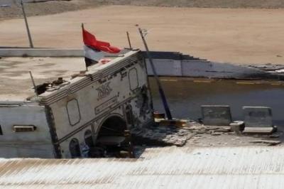القبض على اثنين من المهاجمين الدفاع تعلن السيطرة على مقر المنطقة العسكرية الرابعة بعد مقتل 16 شخص 