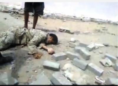 شاهد فيديو يظهر ضراوة المواجهات بين الجيش اليمني ومسلحي القاعدة في المنطقة العسكرية الرابعة بعدن