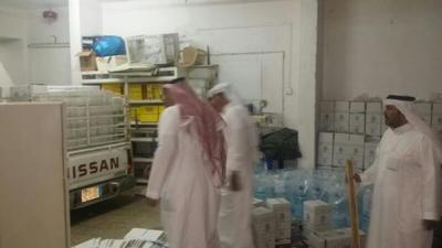 القبض على ستة يمنيين يغشون ماء زمزم بالسعودية (صور)