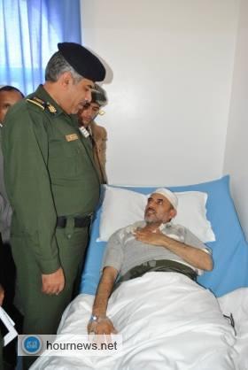 وزير الداخلية يطمأن على صحة رئيس مجلس شورى حزب الحق إسماعيل الوزير (صورة)