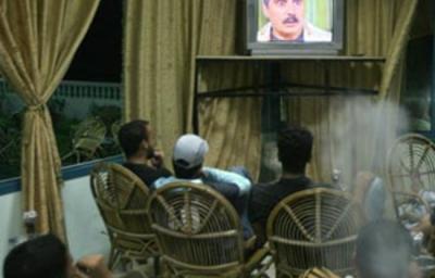 في اغرب شجار عائلي بسبب من يمسك الريموت شاب يقتل شقيقه ويصيب والده واثنين من اخوته في مديرية خنفر بأبين