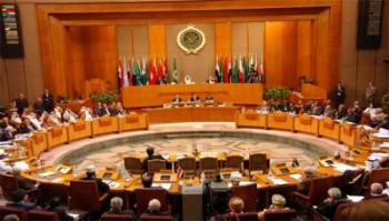 الجامعة العربية تعلن تأييدها للمبادرة الخليجية وتحترم مبدأ التعبير السلمي وتدين استخدام العنف ضد المتظاهرين سلميا