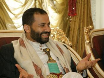 حميد الأحمر يأسف لما نقلته عنه صحيفة عكاظ السعودية .. ويطالب المبادرة الخليجية ان تحوي على التنحي الفوري