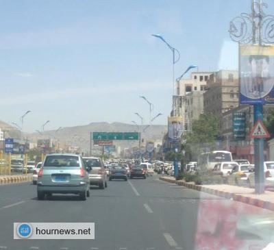 عاجل: موكب رئيس الجمهورية يمر من جوار مئات السيارات المشاركة بطوابير انتظار الوقود
