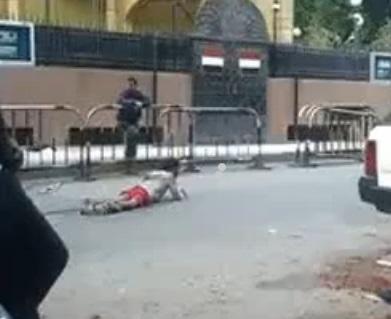 شاهد بالفيديو : نجم منتخب يمني لكرة القدم يصرخ من الألم أمام السفارة اليمنية بمصر حتى فارق الحياة 