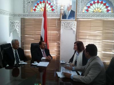 الوزيرالإرياني يوقع إتفاقية مشروع "إشراك الشباب من أجل يمن مستقر مع المدير القطري لمنظمة (MercyCorps)،