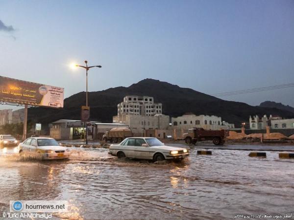 شاهد بالصوة الأمطار والسيول الغزيرة على منطقة بيت بوس جنوب صنعاء