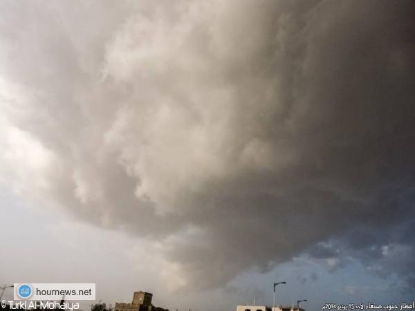شاهد بالصوة الأمطار والسيول الغزيرة على منطقة بيت بوس جنوب صنعاء