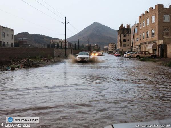 شاهد بالصوة الأمطار والسيول الغزيرة على منطقة بيت بوس جنوب صنعاء