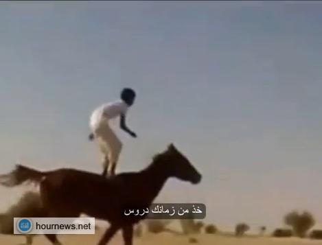 فيديو: فارس يمني صغير يتحدى فرسان العالم، ويسابق سيارة مسرعة