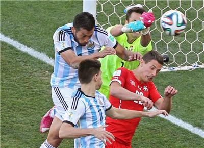 الأرجنتين تهزم سويسرا في الوقت الإضافي لتلاقي بلجيا في دوري الثمانية