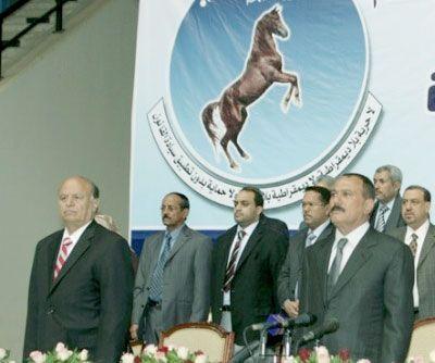  موقع : المؤتمر يتجه لتطبيق اللائحة التنظيمية والنظام الداخلي ونقل رئاسة الحزب من صالح إلى هادي في غضون أيام