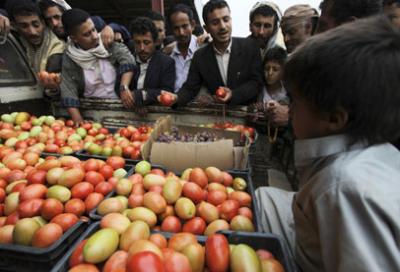فرحة اليمنيين بالصيام لا تكتمل