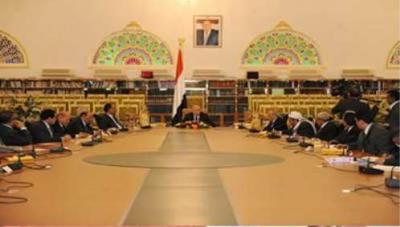 الرئيس هادي يخرج عن صمته، ويدعو الحوثيين للخروج من عمران وتسليم المعدات العسكرية
