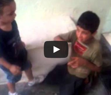 فيديو جديد للطفل السوري وهو يتلقى الضرب من العائلة اللبنانية