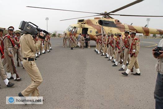 صور جديدة أثناء استقبال جثة الشهيد البطل العميد القشيبي (علي محسن بجوار وزير الدفاع) والاستقبال المهيب